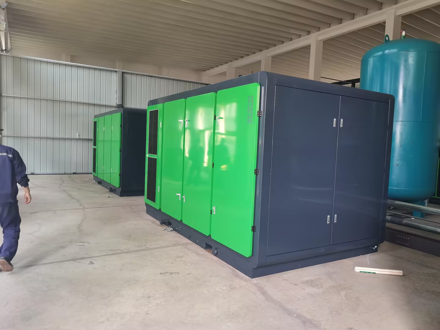 Compresseur d'air à vis mono-étagé basse pression PM VSD à fonctionnement continu robuste